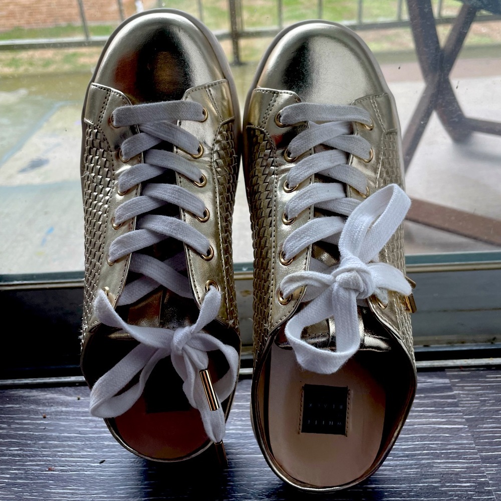 Cute gold sneaker mules size 6 Women’s